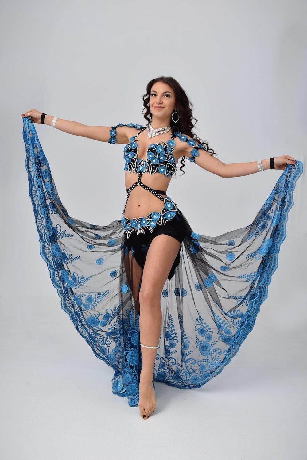 a_female_belly_dancer_in_blue_costume_posing